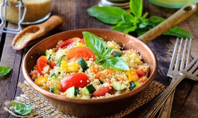 Салат с фрике, редисом и лимоном