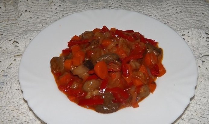 Солянка грибная на зиму с томатной пастой