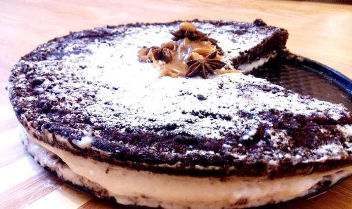 Пористый шоколадный торт с панна коттой