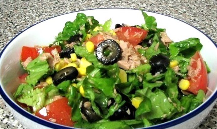 Зеленый салат с туцом
