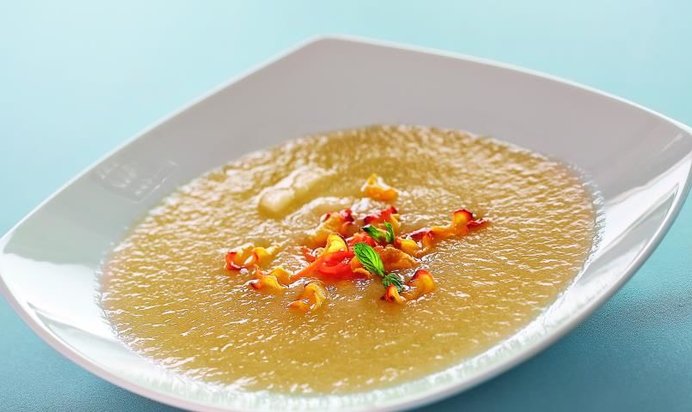 Суп из дыни с имбирными чипсами