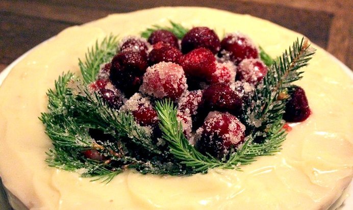 Имбирный торт с «замороженными» ягодами