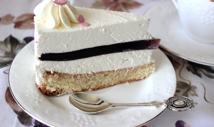 Нежный торт с вишневым желе