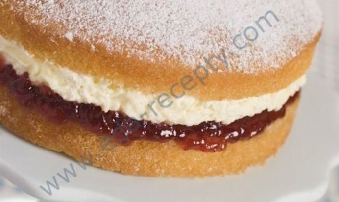 Торт с вареньем
