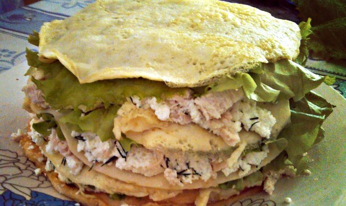 Белковый торт с курицей и творогом