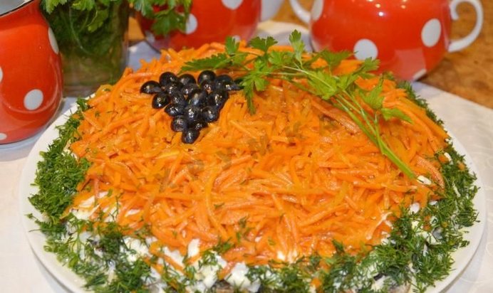 Салат Изабелла с курицей и корейской морковкой