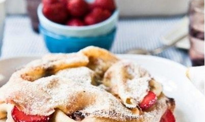 Блинный торт с клубникой