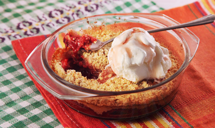 Крамбл с клубникой