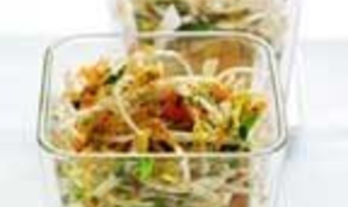 Пряный капустный салат с манго