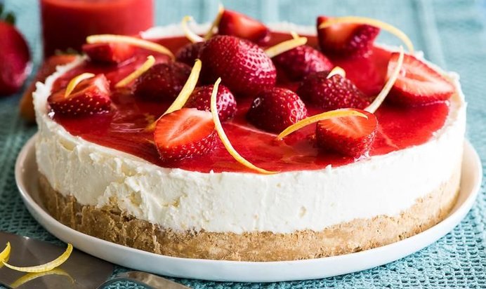 Творожный торт с клубникой
