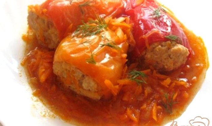 Фаршированные перцы с морковным бульоном