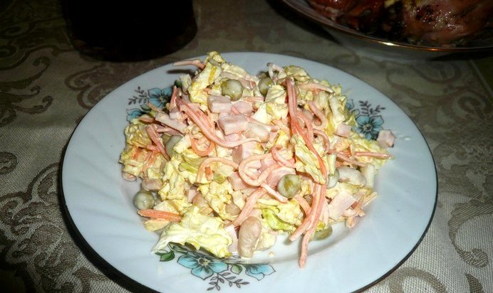 Салат с ветчиной и фасолью
