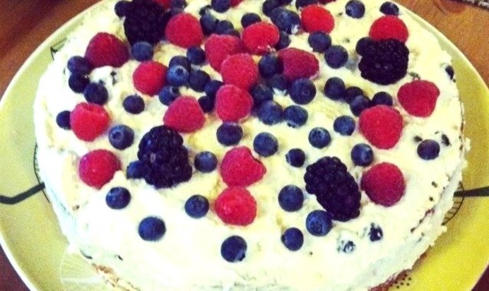 Нежный торт с голубикой