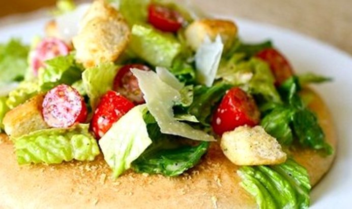 Салат Цезарь с черри