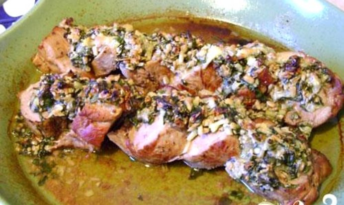 Филе свинины с соусом песто из семечек