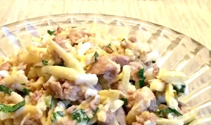 Салат из печени и сыра