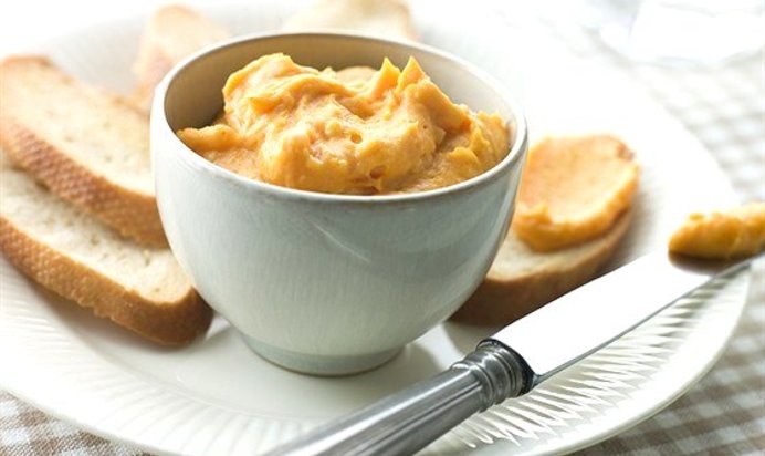 Гренки с сырным соусом по‑английски (Welsh rarebit)