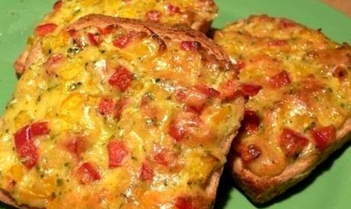 Запеченные тосты с паприкой