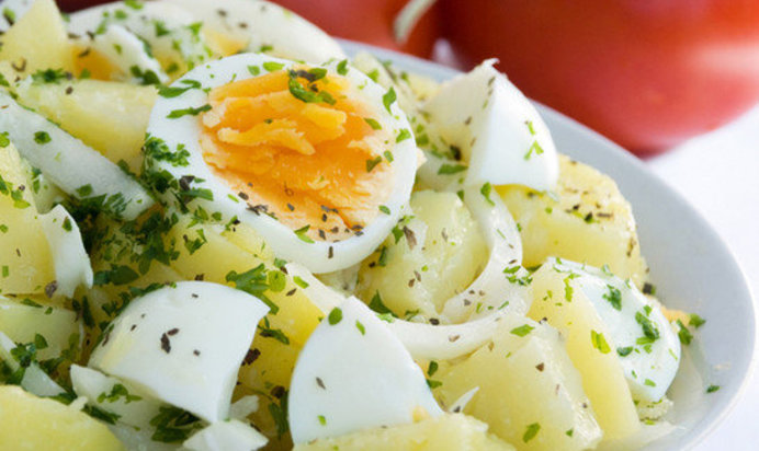 Картофельный салат с пряными травами