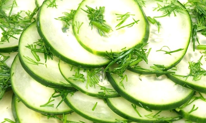Салат из огурцов с укропом