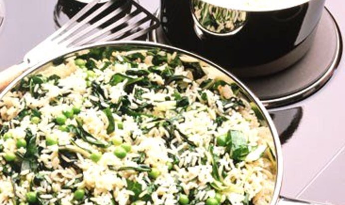 Итальянский рисовый салат с весенними овощами