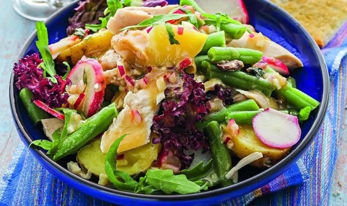 Салат из курицы с фасолью