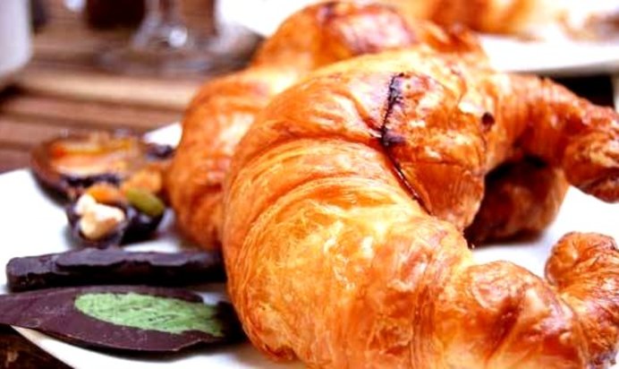 Круассаны с вишней