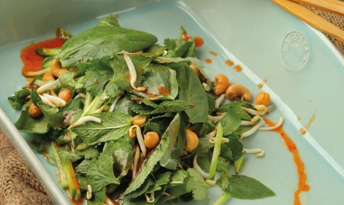 Салат с ростками фасоли и кешью (постный)