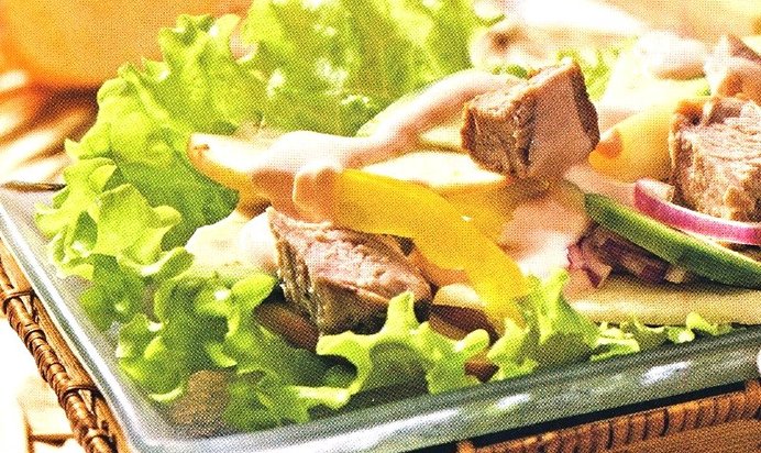 Салат с отварной свининой