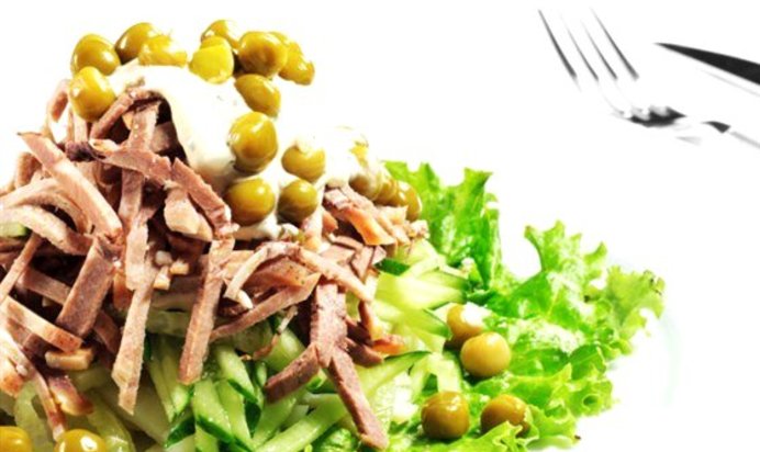 Салат с копченым окороком