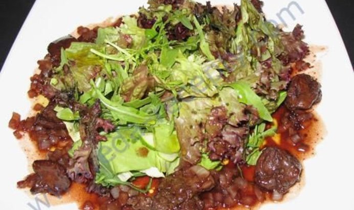 Салат из куриной печени