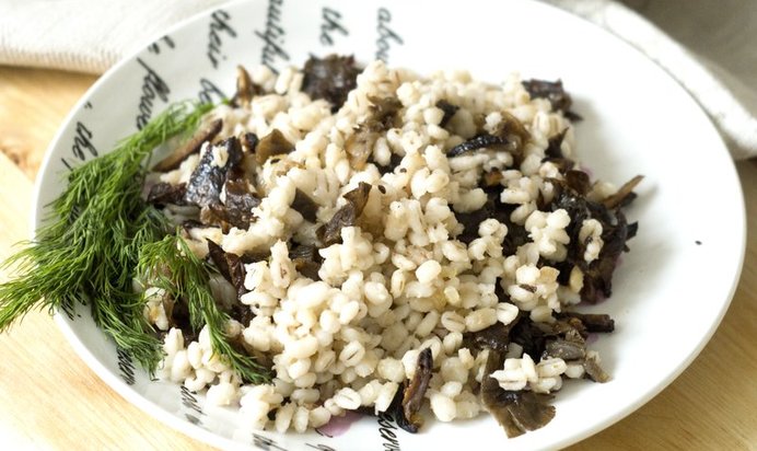 Перловая каша с грибами в горшочке