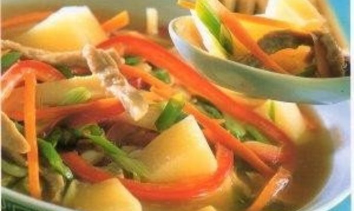 Китайский бульон с картофелем и свининой