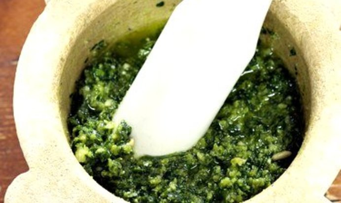 Песто из петрушки, грецких орехов и семян льна