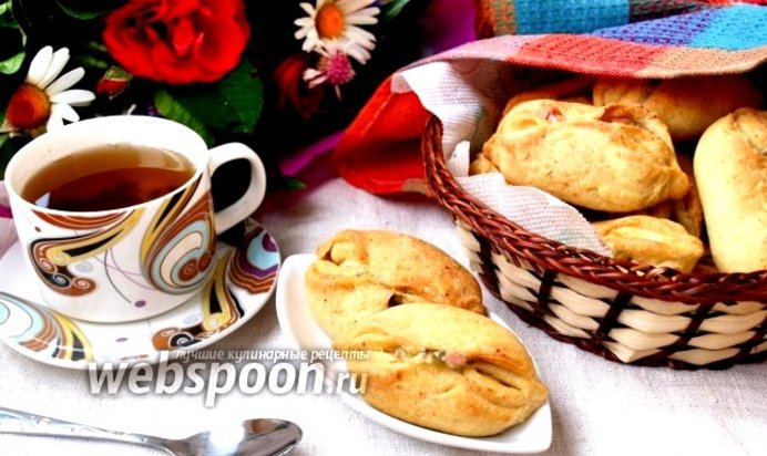 Пирожки с колбасой и сыром печёные