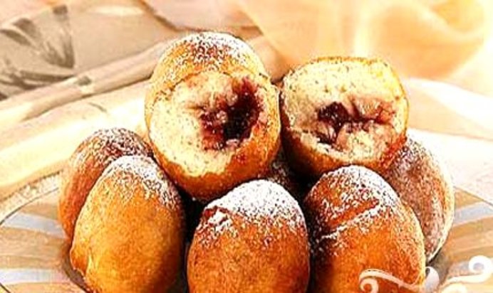 Орешки из теста с клубничным джемом