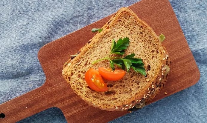 Брускетта с оливковой пастой и каперсами