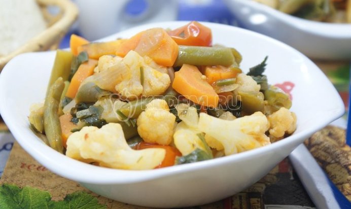 Овощное рагу в мультиварке