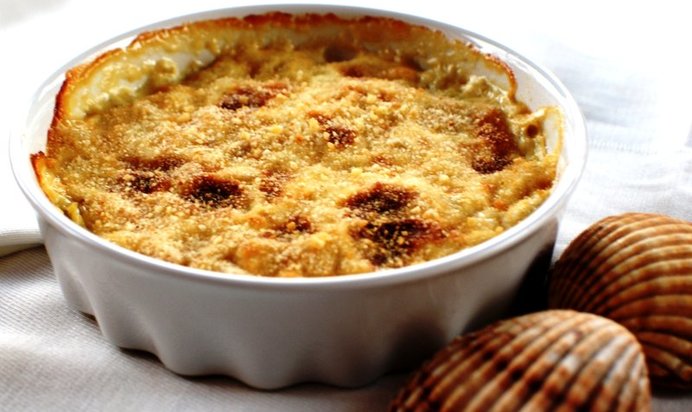 Гребешки и тигровые креветки в соусе бешамель