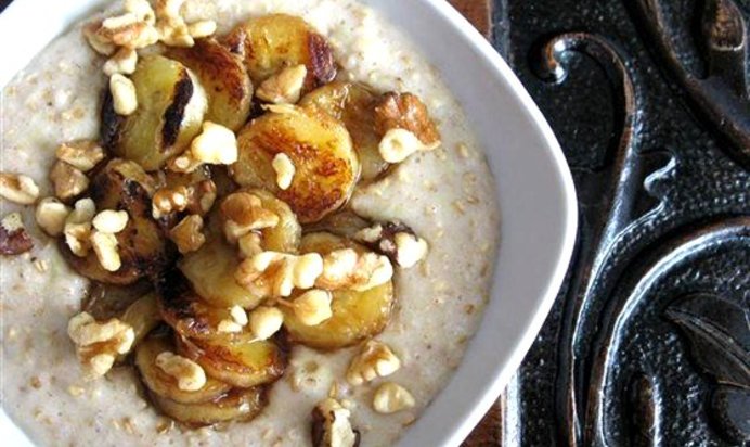 Овсяная каша с банановым топпингом