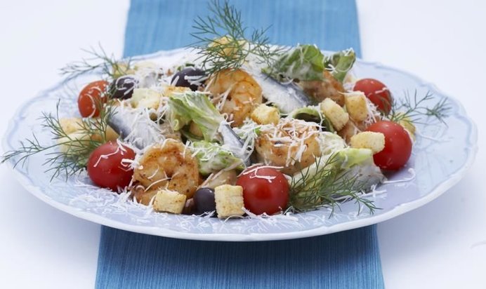 Салат Цезарь с креветками