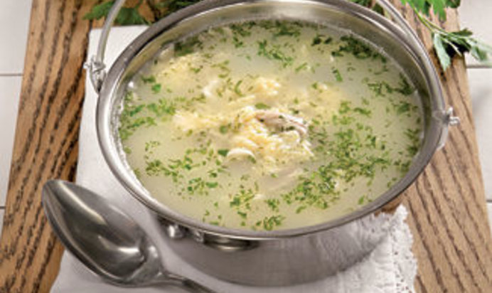Куриный бульон с яйцом