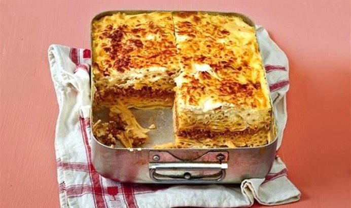 Запеканка с фаршем под соусом Бешамель