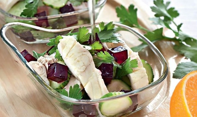 Рыбный салат со свекольным желе