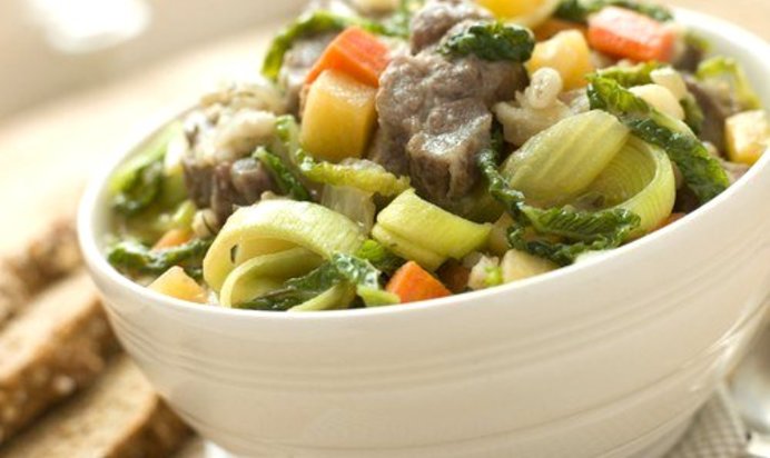 Салат из телятины с луком, морковью и сельдереем