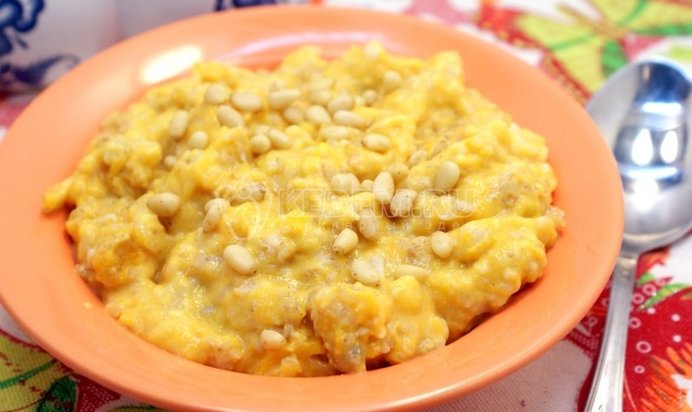 Овсяная каша с тыквой и кедровыми орешками
