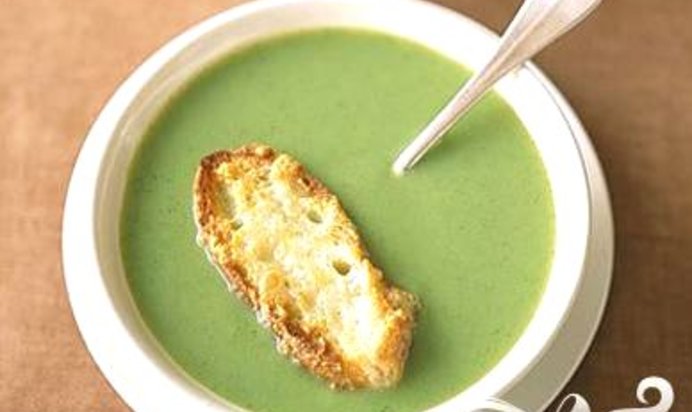 Суп из брокколи с сырными тостами
