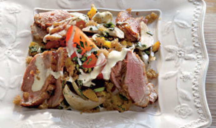 Теплый салат с уткой и йогуртово-горчичной заправкой