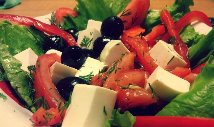 Греческий салат с сыром фетакса
