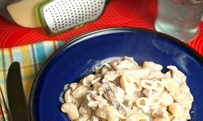 Карбонара с курицей и сливками